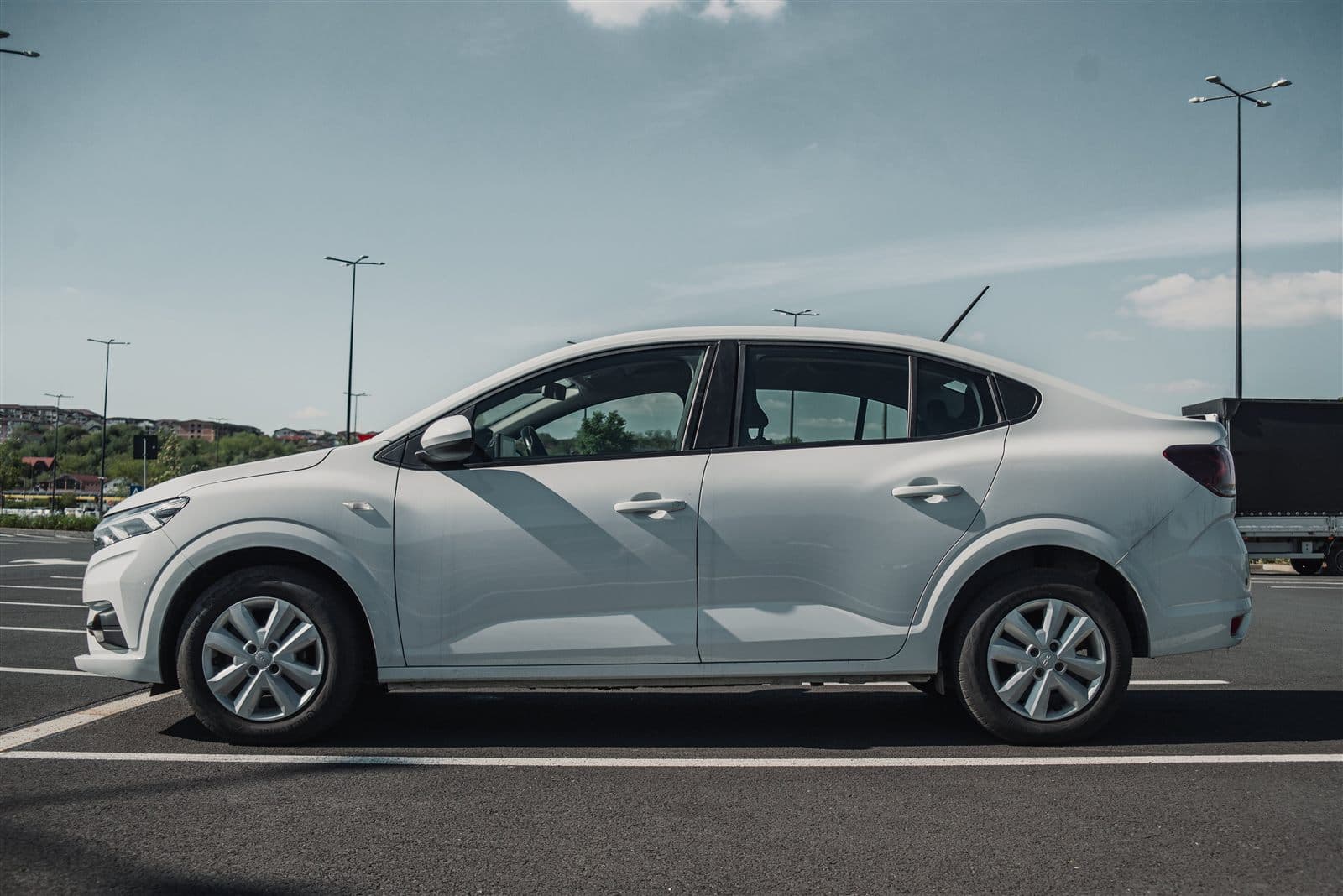 Dacia Logan III lateral sedan inchiriere auto Iasi