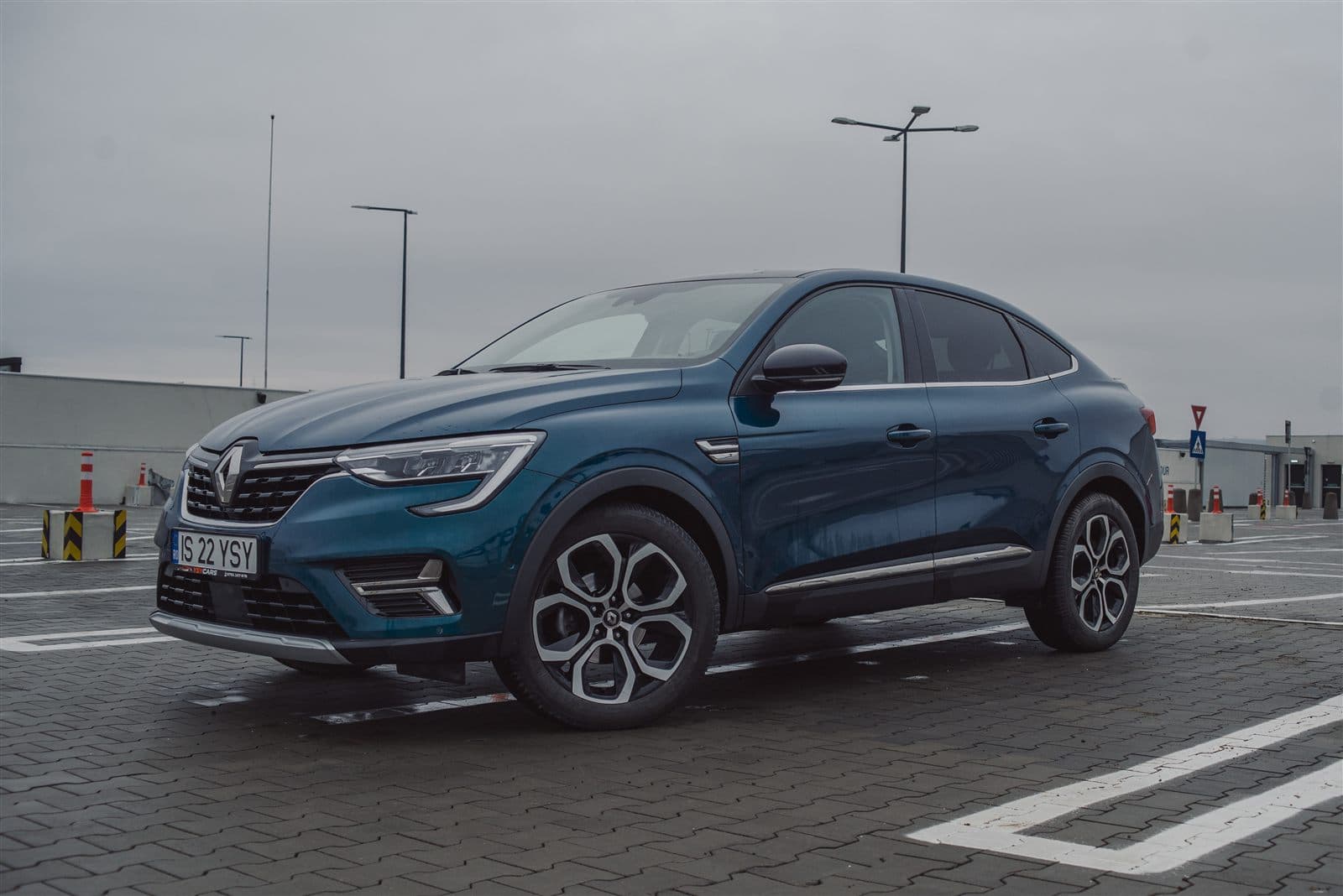Renault Arkana coupe SUV rent a car Iasi vedere frontala