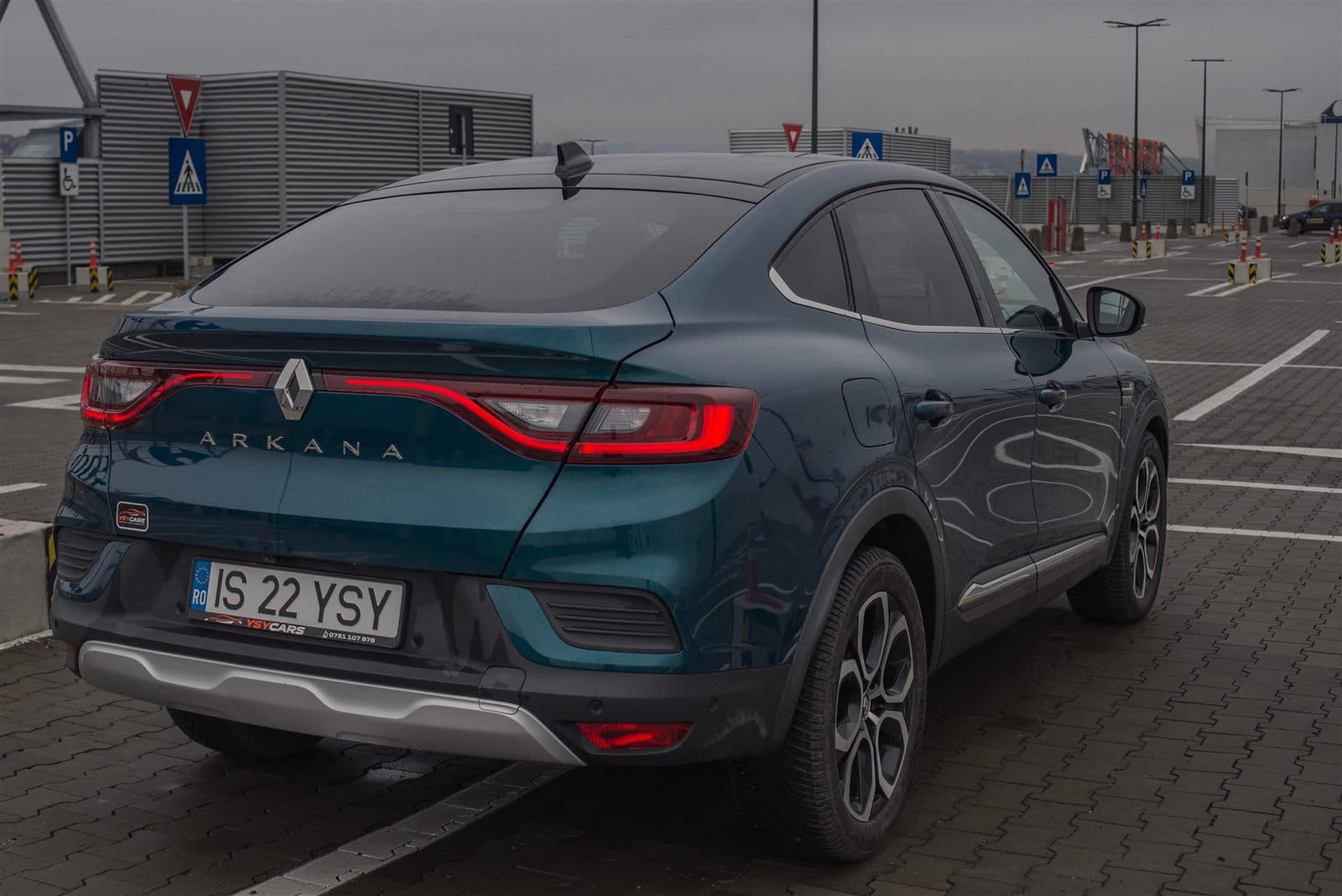 Renault Arkana spate LED inchiriere auto Iasi