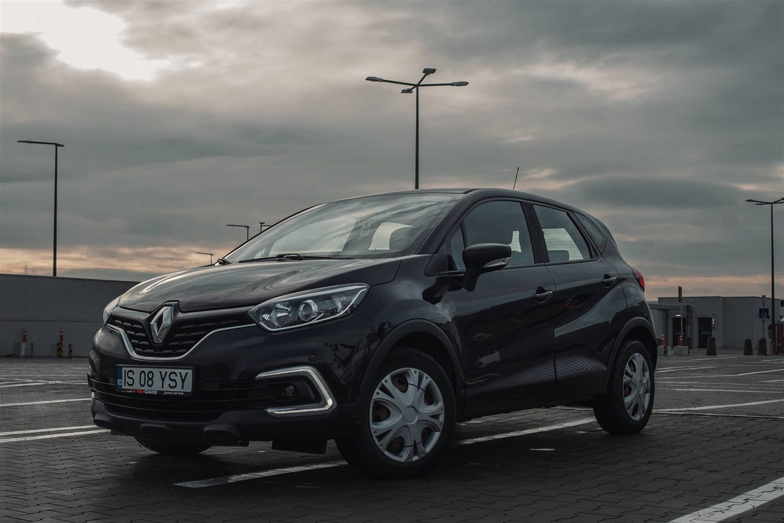 Renault Captur crossover rent a car Iasi vedere frontala