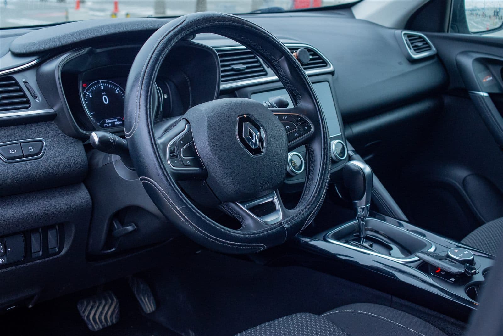 Renault Kadjar interior cutie automata inchiriere auto Iasi