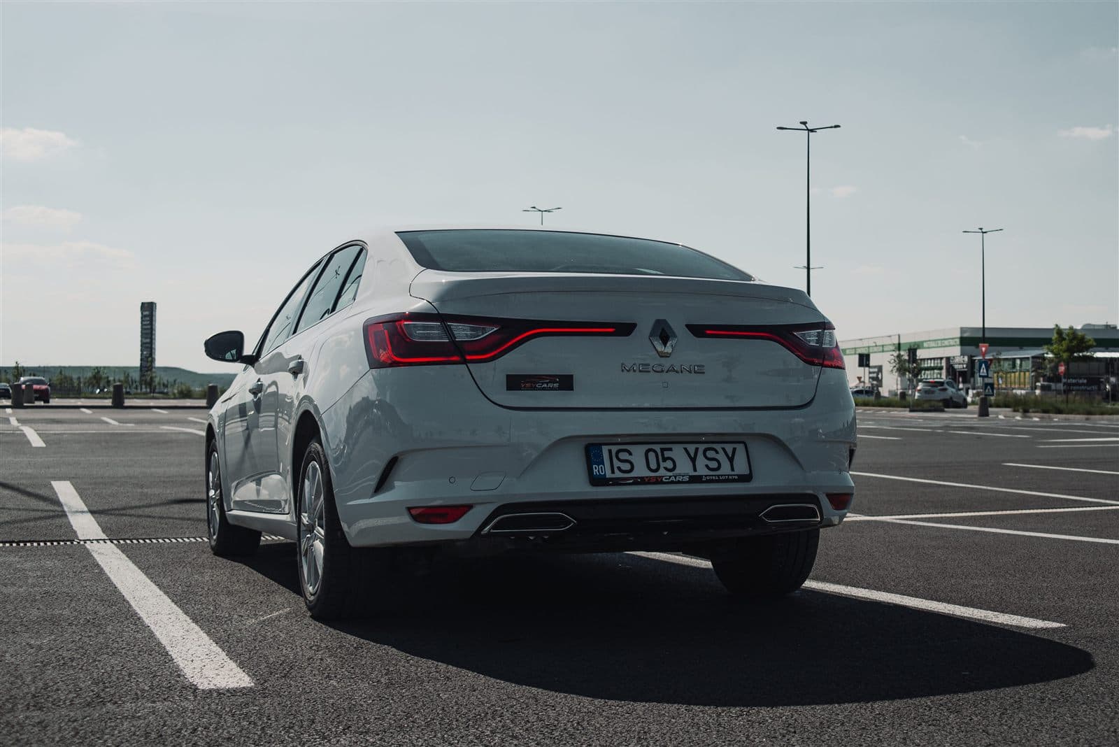 Renault Megane 4 sedan spate inchiriere auto Iasi
